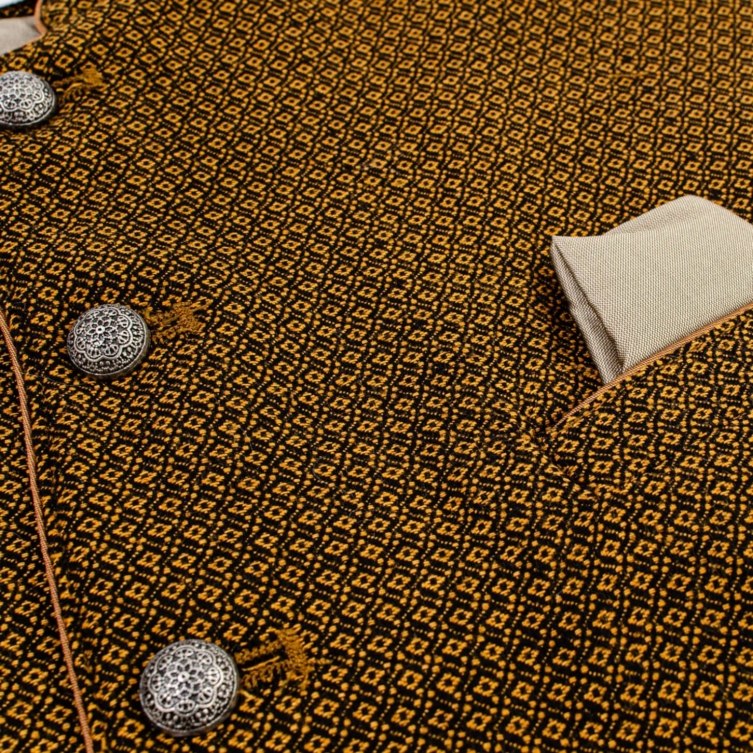 Zillertaler Trachtenwelt Gilets-Herren Gilet "Tiziano", Muskat Braun