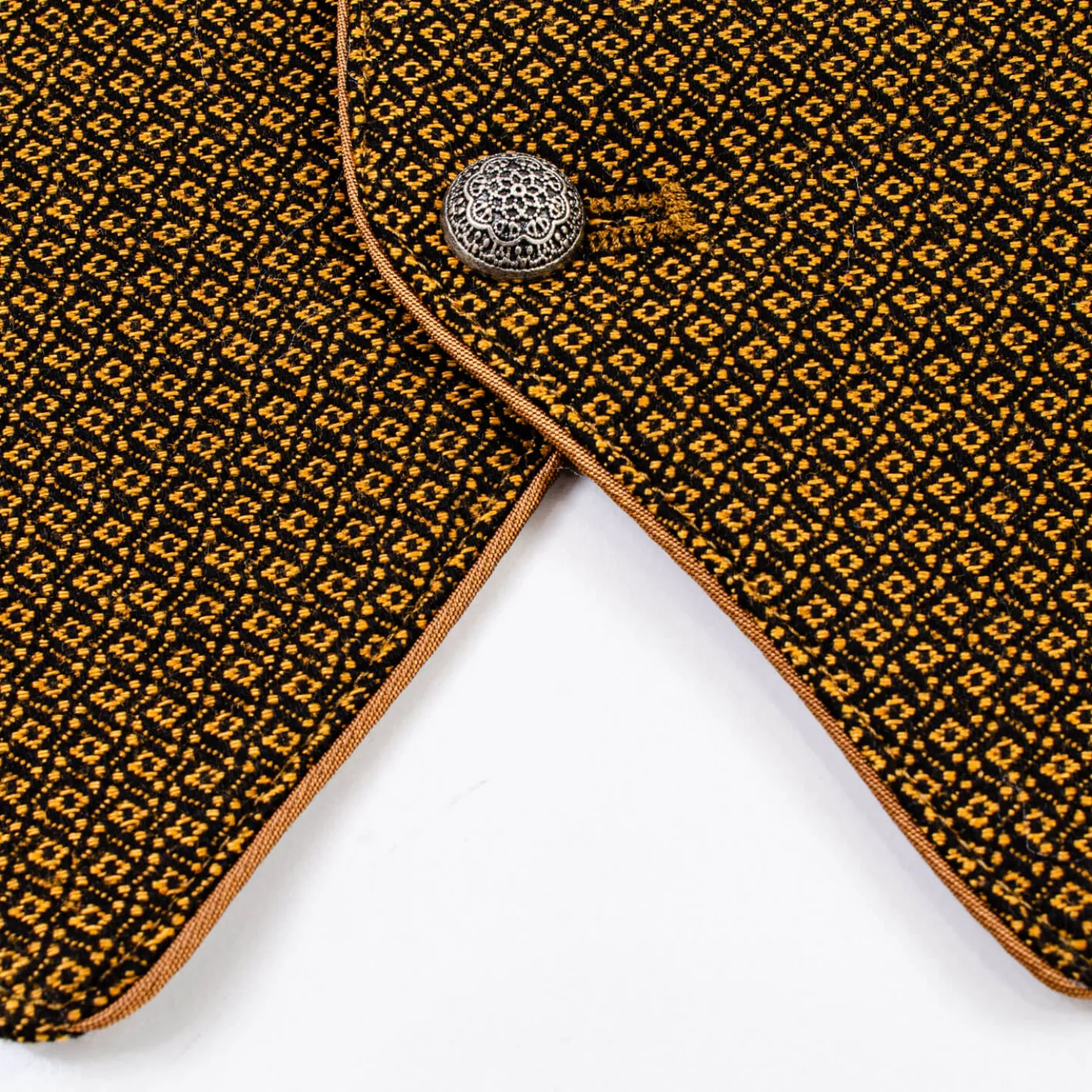 Zillertaler Trachtenwelt Gilets-Herren Gilet "Tiziano", Muskat Braun